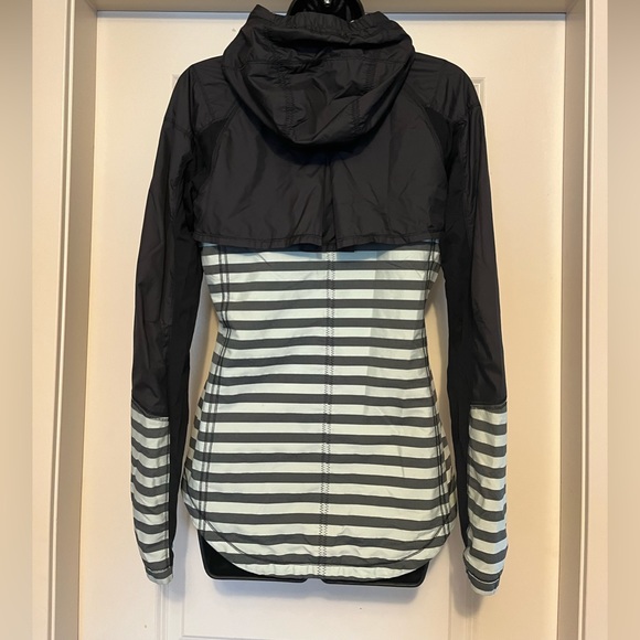 Lululemon Run Get Up And Glow Jacket! - Picture 9 of 13